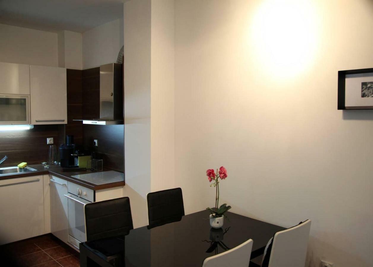 65 Square Meters Designer Apartment In Heart Of City - River View ! Park For Free Ni Eksteriør bilde